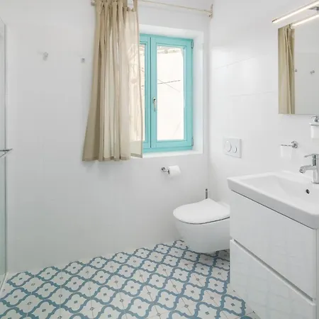 4 Bedroom Gorgeous In Boljun