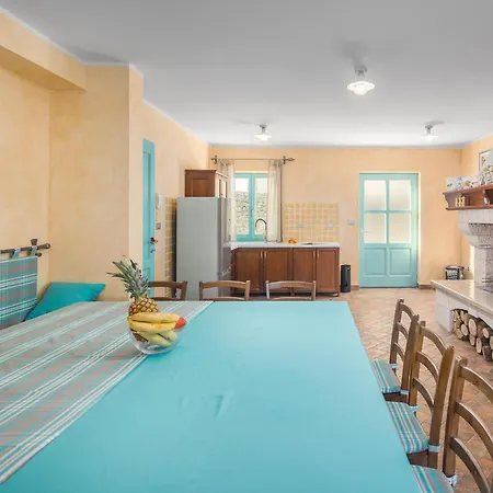 4 Bedroom Gorgeous In Boljun